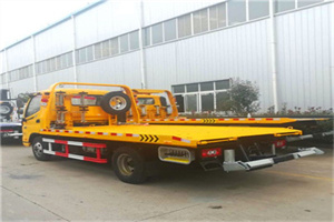 雅安附近拖车救援搭电