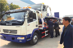 雅安汽车道路救援拖车价格